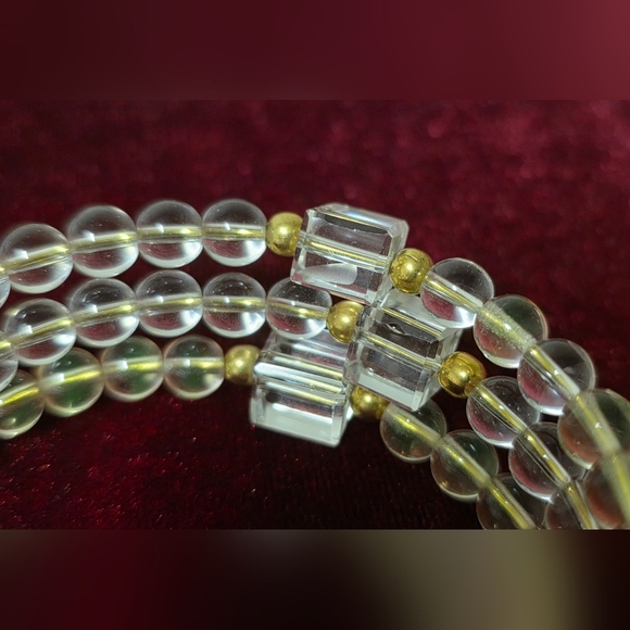 UV Reactive Glowing Yellow and Clear Glass Beaded Bracelet - Picture 5 of 9